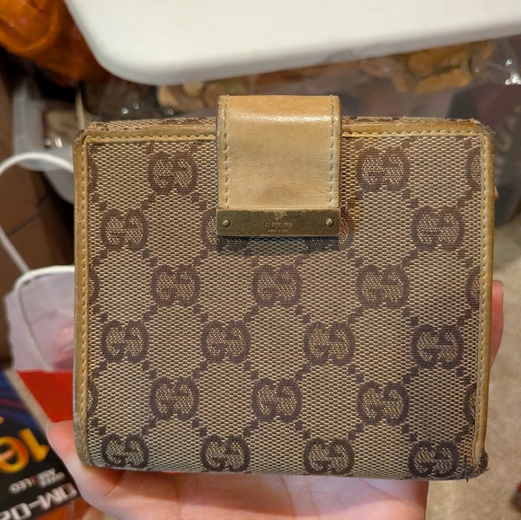 Gucci Beige and Brown Monogram Wallet - Picture 3 of 12